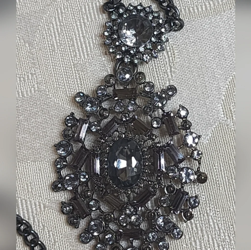 ANN TAYLOR Vintage Silver Tone Victorian Pendant Necklace - Picture 8 of 8